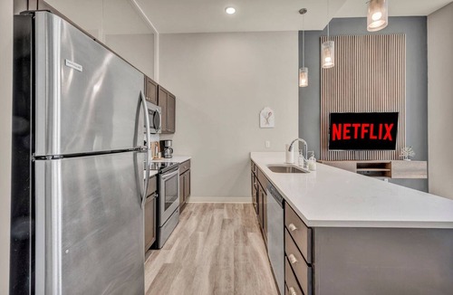 Gateway District Apartment | Central Flat w/Pool & Sauna Gym Heart of DT