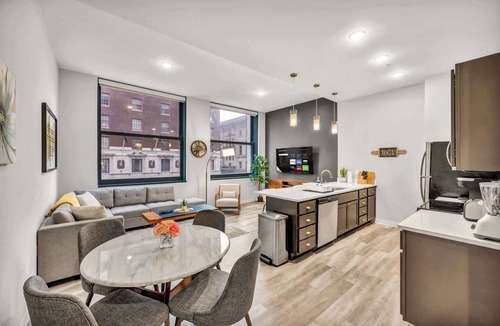 Gateway District Apartment | Central Flat w/Pool & Sauna Gym Heart of DT