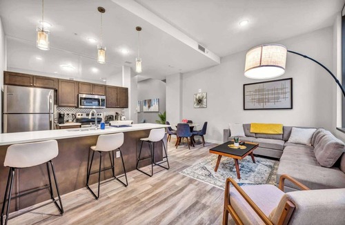 Gateway District Apartment | Central Flat w/Pool & Sauna Gym Heart of DT