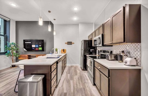 Gateway District Apartment | Central Flat w/Pool & Sauna Gym Heart of DT