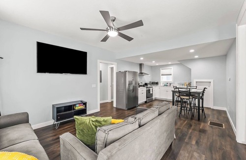 West Central Apartment | Central Fort Wayne Apartment | Triplex Residence
