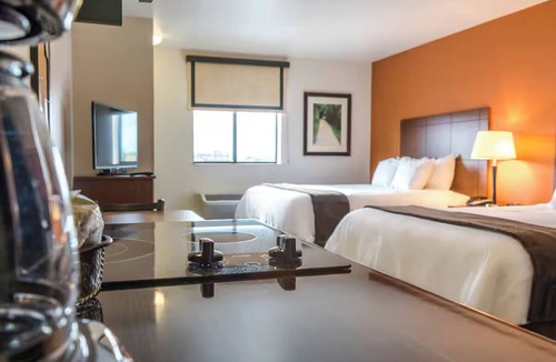 Grand Forks Hotel | Central Grand Forks Getaway – 2 Queen Bed Suite Steps from Shopping, & Dining