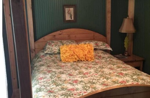 Campbellsville Cabin | Central Ky cabin with a beautiful view. Near Bourbon Trail & local festivals