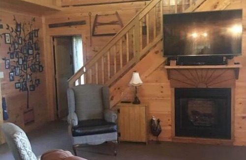 Campbellsville Cabin | Central Ky cabin with a beautiful view. Near Bourbon Trail & local festivals