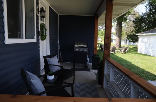 Central Lake House | Central Lake Escape -4Beds, Lake, Boat, Golf, Hike, Bike FUN! Booking now!