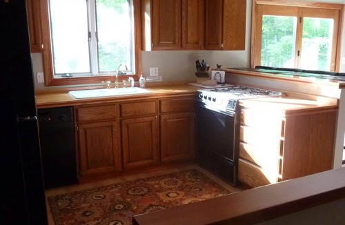 Traverse City House | Central Location! Relax at this Restful Retreat 10-15 from Downtown