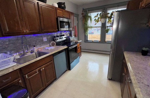 Salem Apartment | Central Salem Retreat 3BD W/Parking