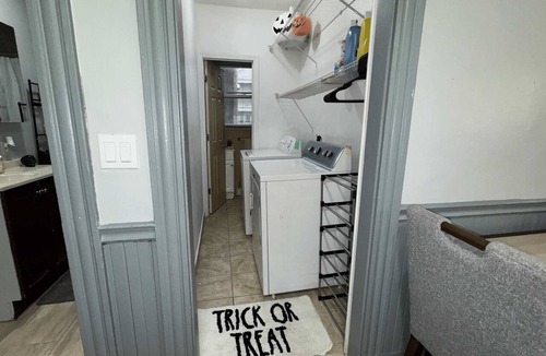 Salem Apartment | Central Salem Retreat 3BD W/Parking