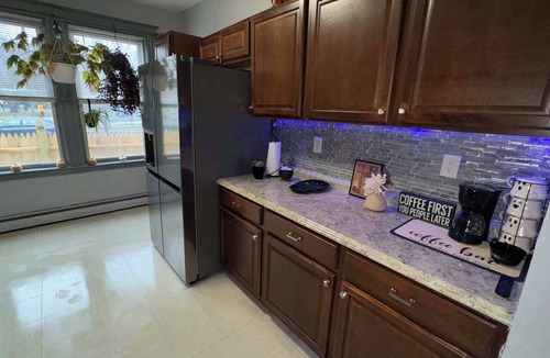 Salem Apartment | Central Salem Retreat 3BD W/Parking