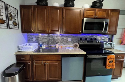 Salem Apartment | Central Salem Retreat 3BD W/Parking