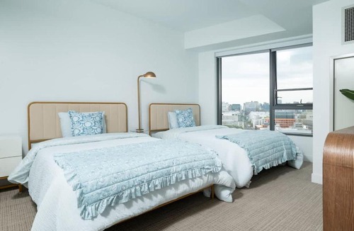 Central Square Apartment | Central Serene Penthouse w King bed GYM Parking