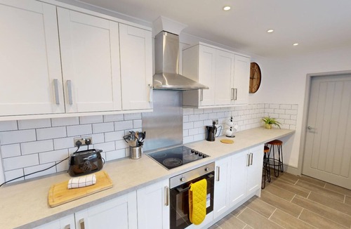 Sunderland House | Central, Stunning 3-bed House - Free Parking