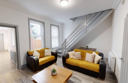 Sunderland House | Central, Stunning 3-bed House - Free Parking