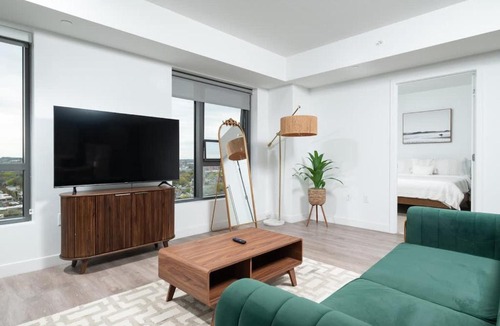 Central Square House | Central Upscale 2BR Condo wGym Office & Parking
