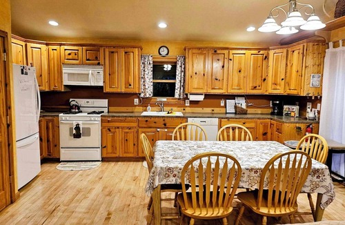 Frankfort House | Centralized for you up north adventure, sleeps up to 8, 2 bathrooms, 3 bedrooms