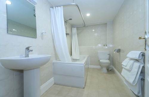 Haltwhistle Hotel | Centre of Britain Hotel & Restaurant