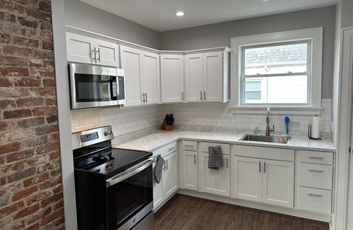 Hamilton House | Champion's Retreat - Quiet but convenient house in Hamilton
