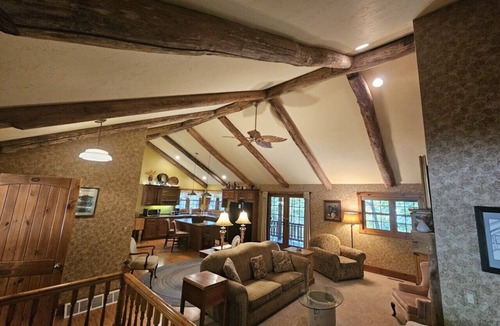 Sturgeon Bay Cabin | Chanticleer Cabins -The Oak Cabin
