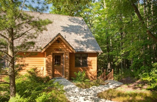 Sturgeon Bay Cabin | Chanticleer Cabins -The Oak Cabin
