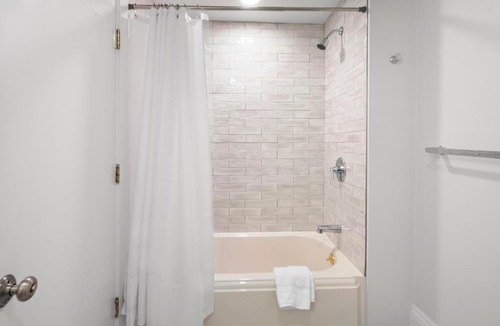 Fenway–Kenmore Hotel | Charlesgate Suites