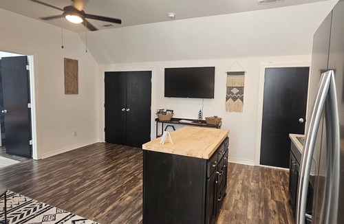 Bella Vista House | Charming 1 bd/1 bath Loft w/garage on Down Under Trail