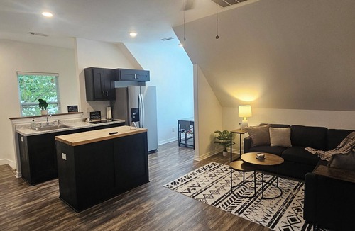 Bella Vista House | Charming 1 bd/1 bath Loft w/garage on Down Under Trail