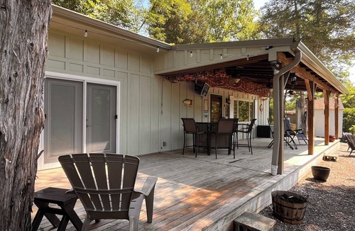 Foster Cottage | Charming 1-bdrm, lake cottage-close to the Arc Encounter