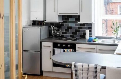 Glasgow Apartment | Charming 1-bed Southside Flat in Great Location