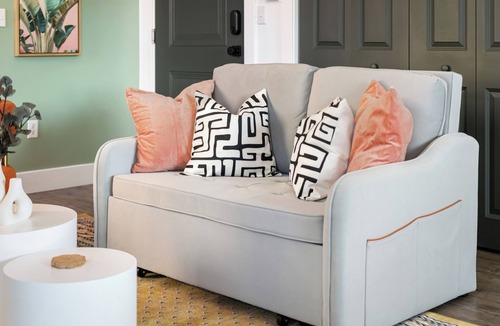 Bluff Apartment | Charming 1-Bedroom Apartment in Lovely Pittsburgh With AC