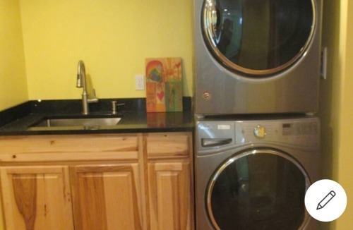 Kittery Apartment | Charming 1-bedroom apartment in delightful Kittery with AC
