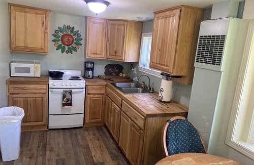 Port Hope Cabin | Charming 1-bedroom cabin in Port Hope-PET FRIENDLY with WIFI 😃