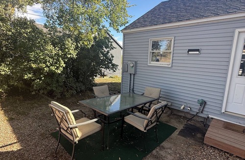 Plentywood House | Charming 1-bedroom house in Plentywood with pull out couch and air mattress.