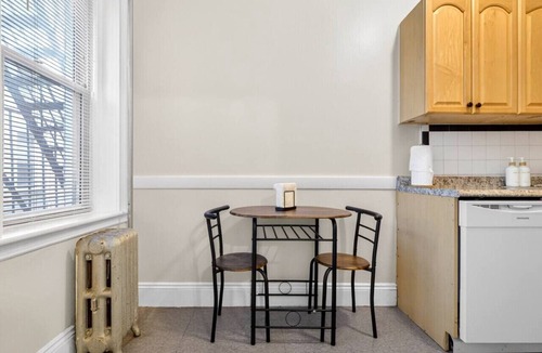 North Brookline Apartment | Charming 1BR Apt in Boston w/ROKU TV!