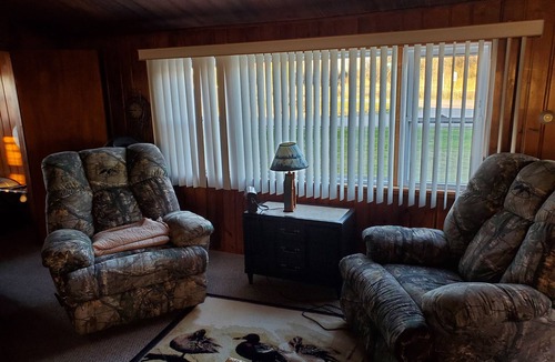 Harsens Island Cottage | Charming 2-bedroom cottage with WiFi, AC on a peaceful Harsens Island canal.