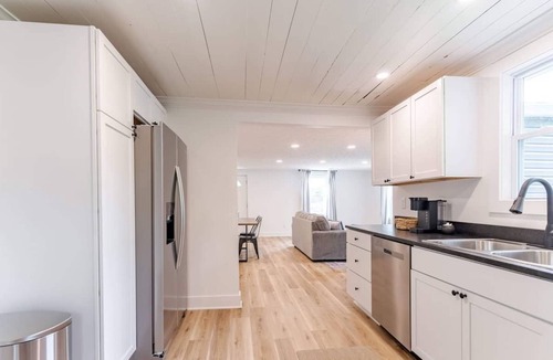 Elizabethtown House | Charming 2-bedroom house in Elizabethtown with WiFi and AC