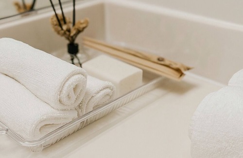 East Cambridge Apartment | Charming 2-bedroom apartment with pool and fitness room WiFi in lovely Cambridge