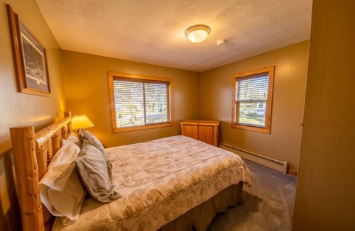 Isle Resort | Charming 2-bedroom cabin 6 with WiFi, at Mille Lacs Lake; Appeldoorn's Resort