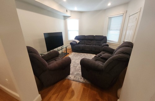Harbor View - Orient Heights Condo | Charming 2-bedroom condo minutes from airport Boston with WiFi, AC, and laundry