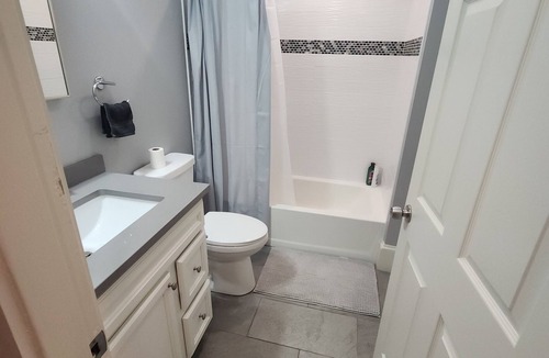 Harbor View - Orient Heights Condo | Charming 2-bedroom condo minutes from airport Boston with WiFi, AC, and laundry