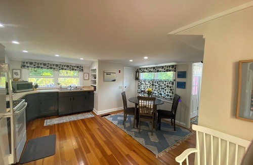 East Orleans Cottage | Charming 2-bedroom cottage in wonderful Barley Neck area of Orleans with WiFi AC