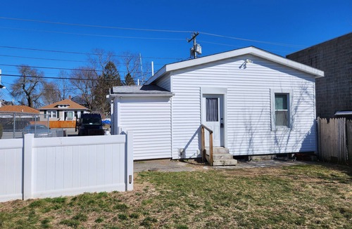 Warwick Cottage | Charming 2-bedroom cottage in delightful Warwick Beach community.