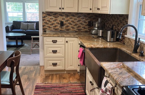 Canfield House | Charming 2-bedroom house, 1st floor, with AC, WiFi in Canfield with EV plug in.