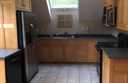 Gray House | Charming 2-bedroom secluded house yet close to center of Gray and I95