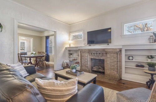 Tulsa House | Charming 2-bedroom University Dormitory Craftsman