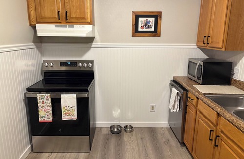Salina House | Charming 2-bedroom updated pet-friendly home in Central Salina!