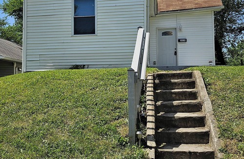 Windsor Park House | Charming 2-bedroom house with AC, WiFi close to Downtown Indianapolis