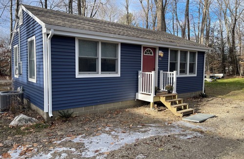 West Hill Lake Cottage | Charming 2-bedroom cottage with AC and WiFi in welcoming New Hartford