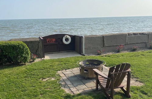 Port Clinton House | Charming 2-bedroom house in Port Clinton on the lake