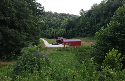 Salyersville Cabin | Charming 2-bedroom cabin + loft in fabulous Salyersville with AC and WiFi