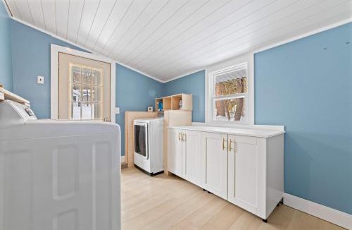 Bellaire House | Charming 2BR Pet-Friendly Walk to Downtown
